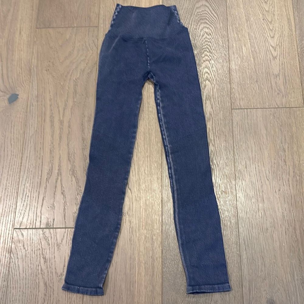 FREE PEOPLE | NWOT Ribbed Leggings in Navy *